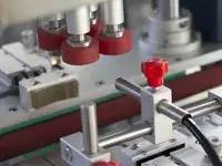 Automatische 4-Rad-Verschließmaschine