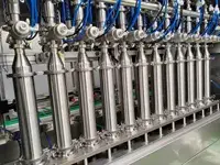 Automatische Kolbenfüllmaschine