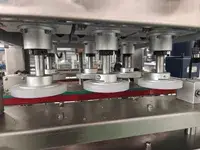 Automatische Spindelverschließmaschine