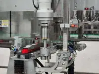 Automatische Nachlauf-Verschließmaschine